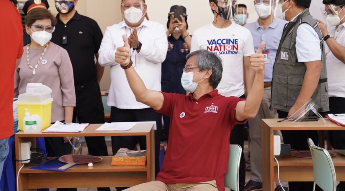 PGH Director Gerardo Legaspi is the First Filipino to be OFFICIALLY and LEGALLY vaccinated against COVID-19. Kudos to you Doc Gap!!!