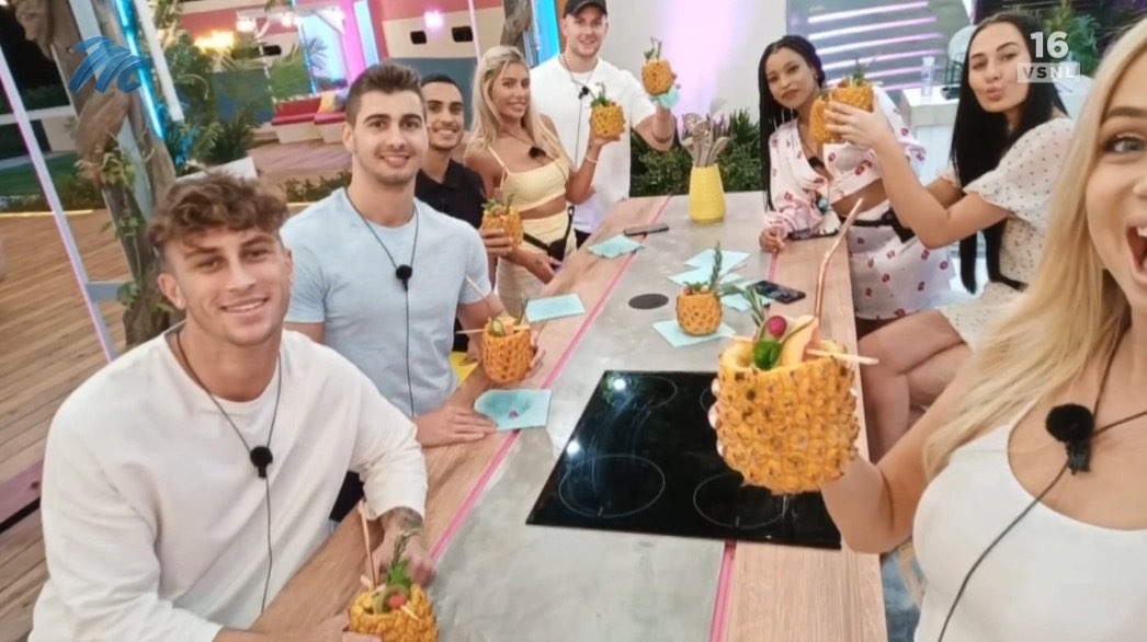 1992sFinest's tweet photo. Love island SA            Love island UK https://t.co/0MMfkpKT3i