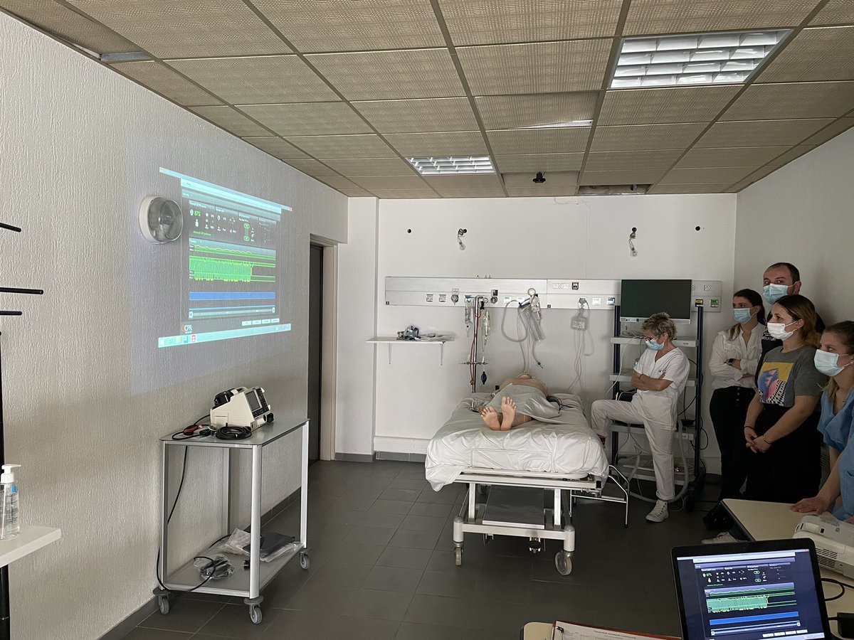 Cesu2A's tweet photo. C’est reparti pour le Training massage Cardiaque !! Réa et Urg ensemble !!
🥰🥰 https://t.co/eydU7UWSef