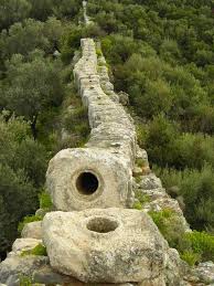 romanarchaeouk's tweet photo. In some Roman aqueducts the water flowed uphill driven by hydrostatic pressure. The conduits needed to be very robust to allow this to happen. Good examples at Lyon and, possibly, Lincoln too (inverted siphon) https://t.co/sX7Y4S7iIa