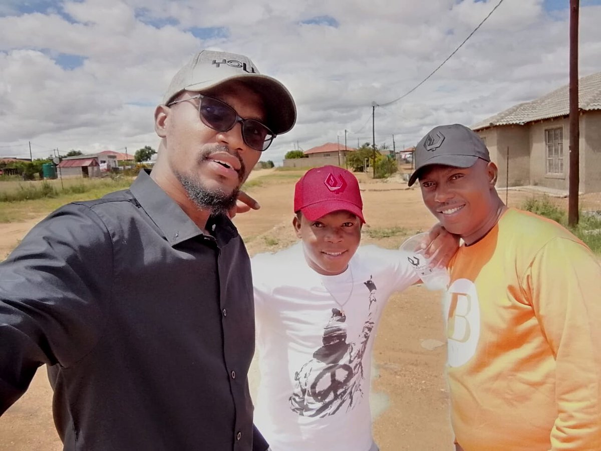 EdwinNSenior's tweet photo. A special thanks to @ListoSA1 and @lennytlegodi for showing love to @YOUniqueWear headwear collection. 

#YOUniqueWear #RememberToAlwaysBeYOU #Level1 #ProudlySA #Caps #Headwear https://t.co/G8Tuoa5gE5