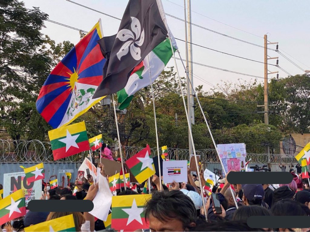 SrdKh's tweet photo. Yesterday, Protesters showed symbols of #MilkTeaAlliance in Bangkok #ม็อบ28กุมภา . So great to see transnational solidarity on the road. 

Cr. @akanit153 

#Mar1Coup #HearTheVoiceOfMyanmar #militarycoupinMyanmar https://t.co/6MoL2zTLVK