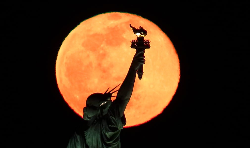 Свечи на полнолуние. Свеча полнолуние. Полнолуние в феврале 2024. Солнечная Луна факел Лена. Moon Worship.