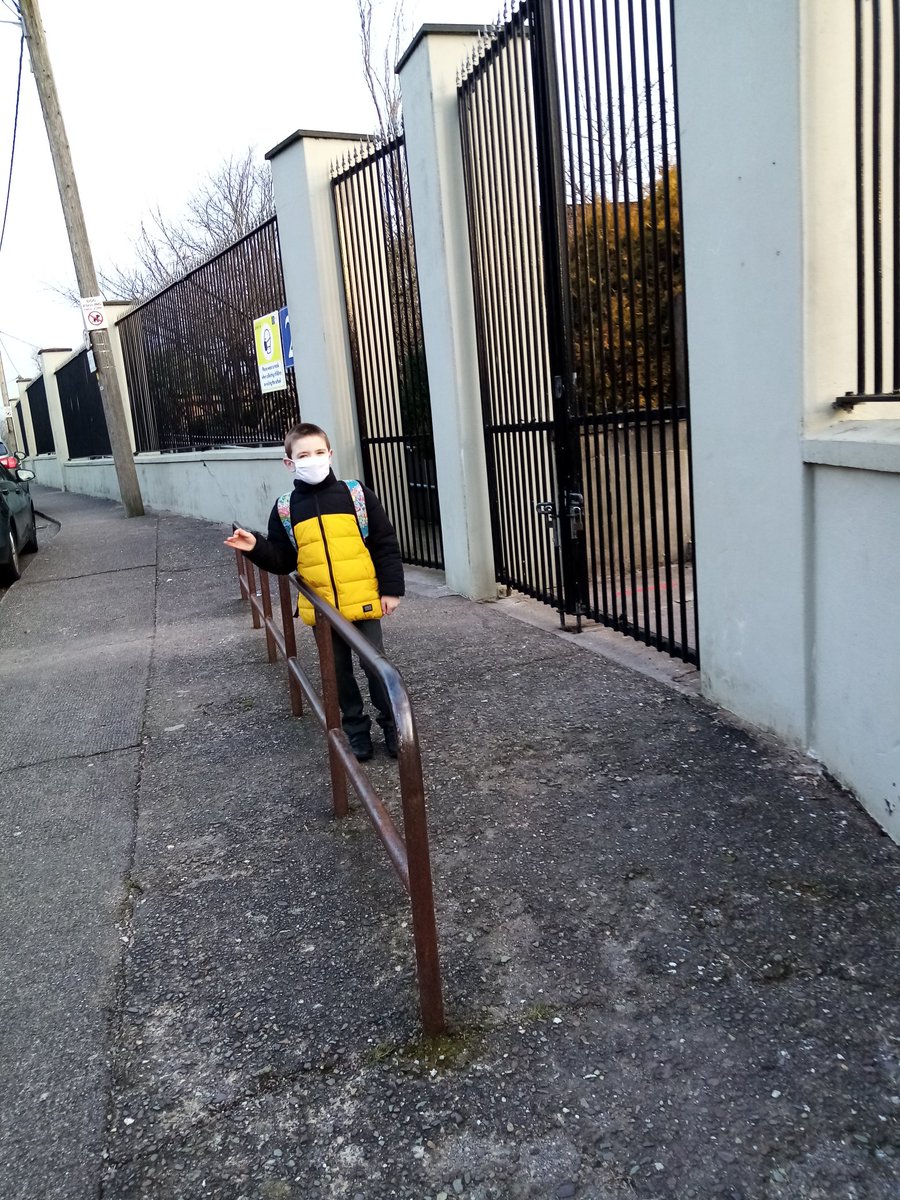 Dee62412965's tweet photo. @DeborahHickey My fella was first at the gate 😂😂😂 I was morto 🤣🤣🤣 https://t.co/zjd4SAPjuc