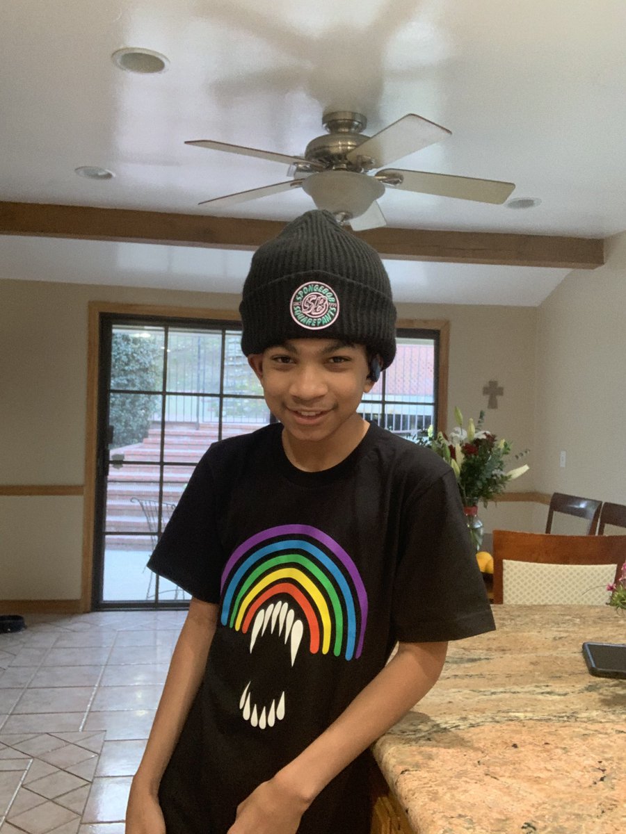 AndreRobinson_2's tweet photo. BRIGHTMARE🌈👹
Thank you @alexpardee for the t-shirt I love it so much https://t.co/g107jIOitH