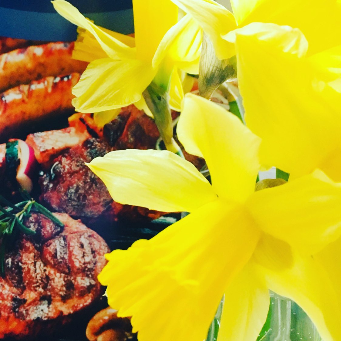 Happy St David’s Day! The daffodils are popping out and BBQ season is on the horizon. We can’t wait! 🌼🍔 #supportyourlocalbutcher #nationalcraftbutchers #shoplocal #craftbutcher