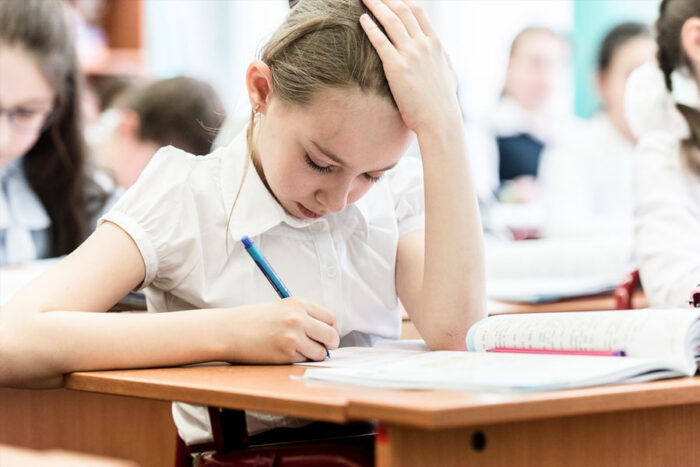 Ученики в школе. Младшая школа в америке. Школьники на уроке. Обучение во вторую смену. Учеба во вторую смену.