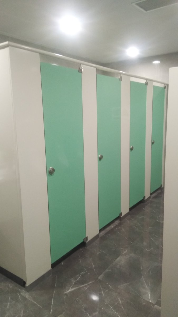 penis2019's tweet photo. 恶趣味，郑州地铁厕所 https://t.co/wue1R5TXT0