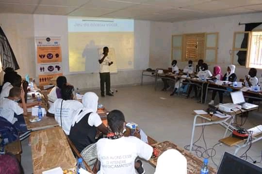 AradesSenegal's tweet photo. #SLDP continue au #CEM_NgalèleBango de Saint-Louis. Après avoir validé le module #leadership les élèves s'exercent sur les #softskills : expression orale, recherche documentaire, pensée critique #teambuilding

#ARADES #AMI #USEmbassy #IA #IEF #IFSL #ASA #UGB #D2IPSC #Kebetu #Ndar https://t.co/PVeR8S9IaI