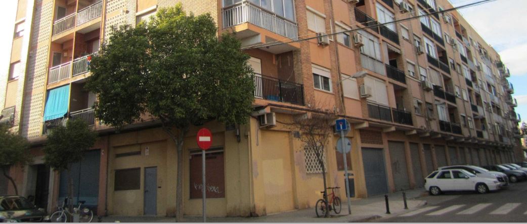 🔪 Apuñalado un joven de 26 años en València levante-emv.com/sucesos/2021/0…