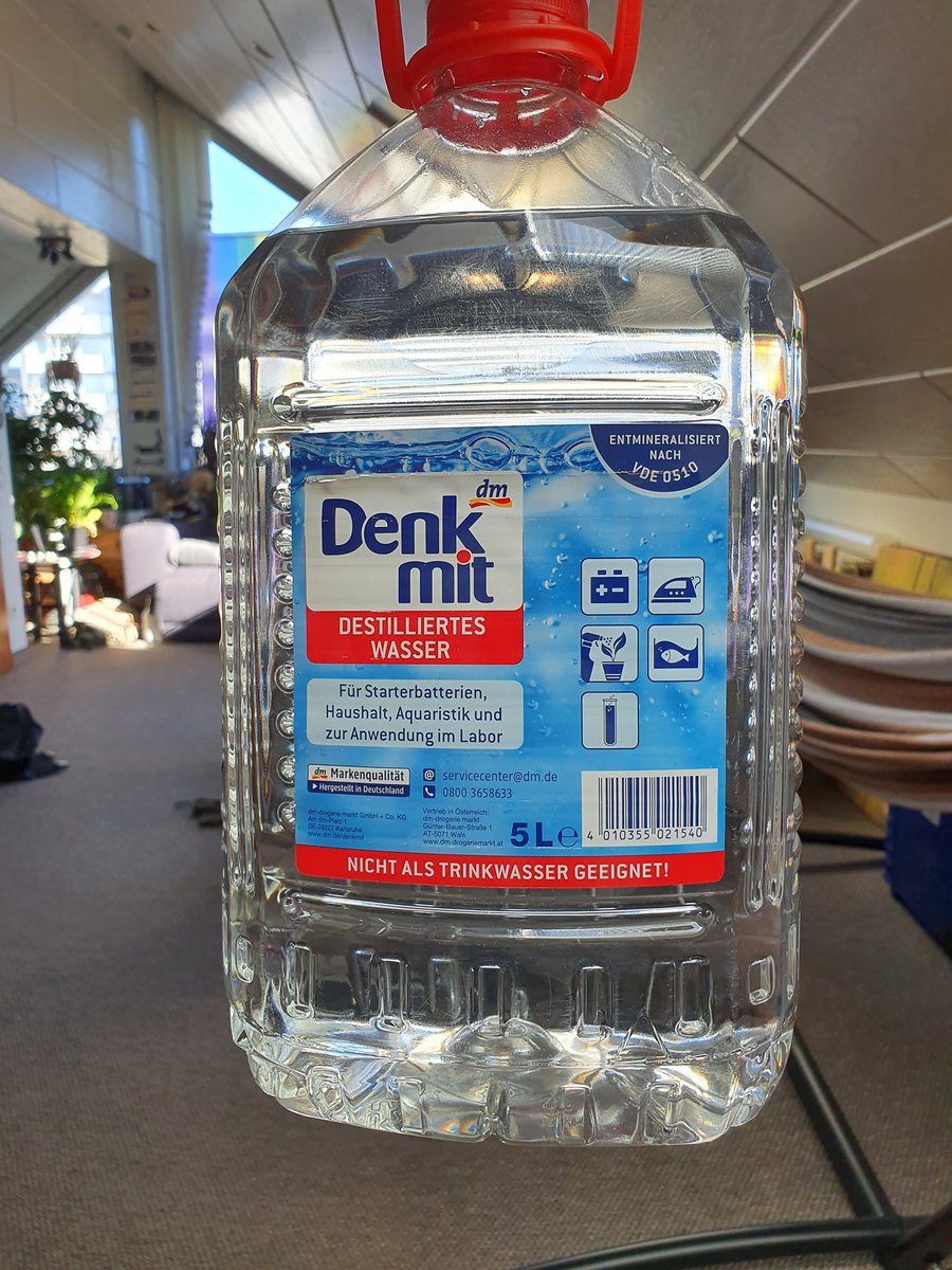 alaskadrian's tweet photo. Ich habe #genug von der Kontrolle durch die #Regierung. Neuste #Forschungen haben ergeben, dass #MIKROROBOTER in unserem Trinkwasser sind. Sogar #Nestle arbeitet mit #Merkel und co zusammen. Ich habe mich entschieden ab jetzt nur noch #destilliertes Wasser trinke! https://t.co/dfRF4UHQ1f