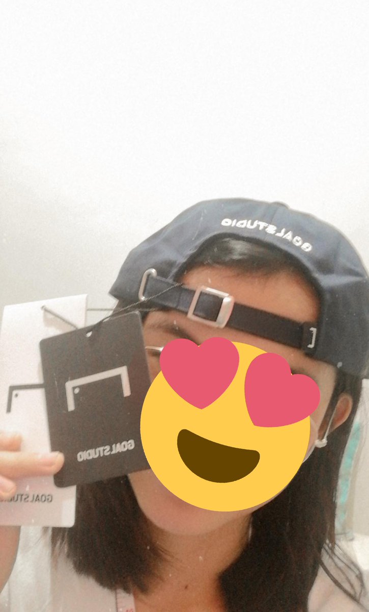 heesevnglovcore's tweet image. After almost 7 months of waiting I finally recieved the prize of #Go_ILAND event🧡😭thank youuu for the cap Goal Studio and @weverseofficial🥺🧡