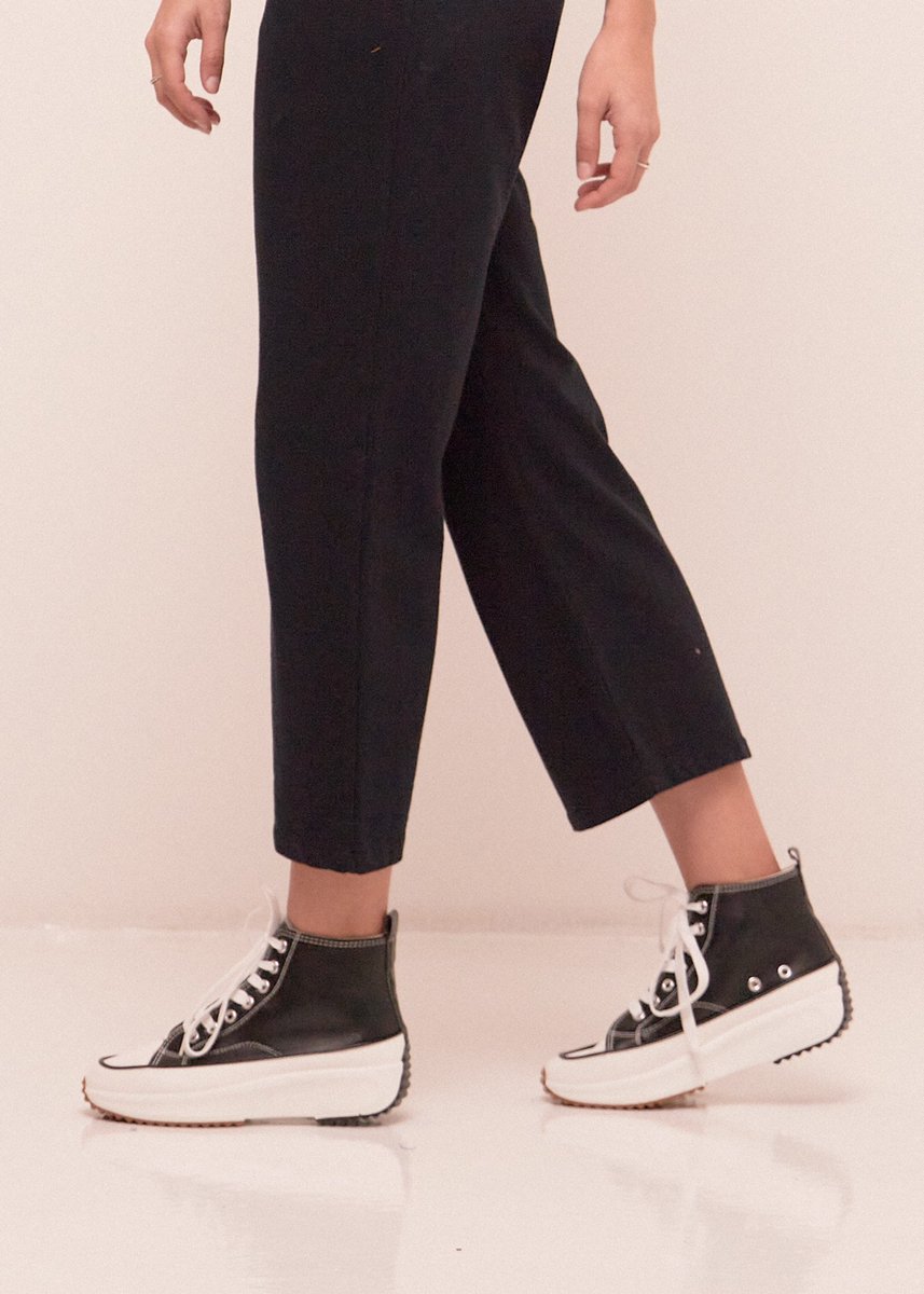 Arrancamos esta semana estrenando mes, y ¿por qué no estrenando también zapatillas?
Pásate a ver nuestros nuevos modelos, como este que te enseñamos y más!
mulaya.com/es/150-calzado