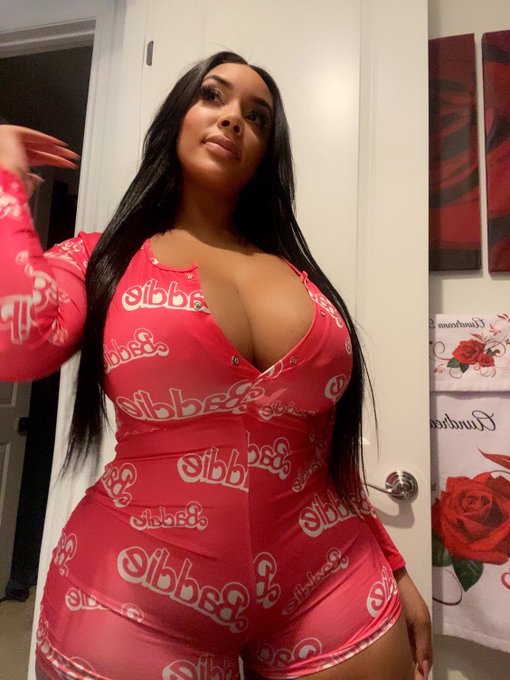 Night lovers ❤️ https://t.co/RDSyVG3omC<a href="/tag/aundreanarene"class="tags"><span>#aundreanarene</span></a>