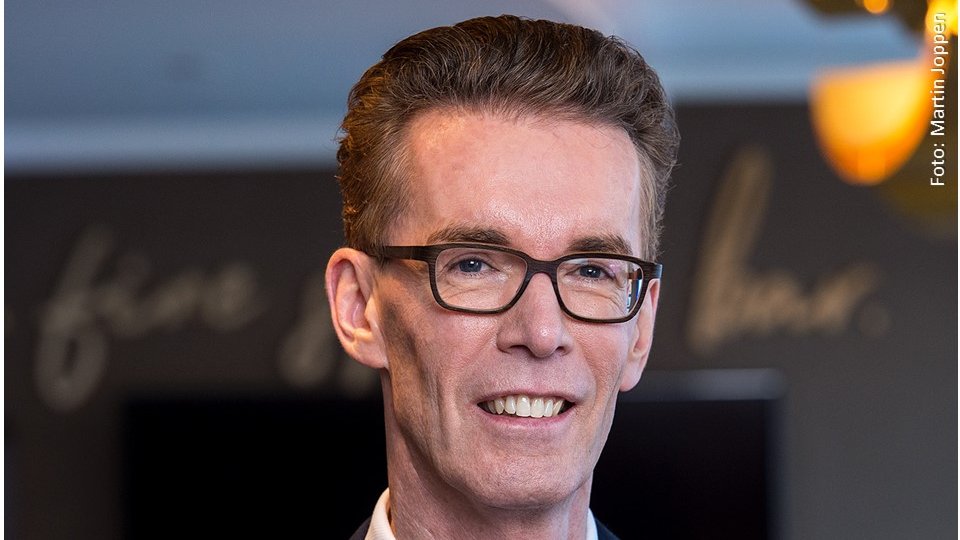 „Es reicht! Zwangsschließungen dürfen nicht das einzige Mittel gegen die Pandemie sein. Nach 6 Monaten Lockdown brauchen Unternehmer dringend eine Öffnungsperspektive.“ (Christoph Unckell, Hotel Rebstock, Würzburg)  #wirtschafttrotztderkrise 

<a href="/Markus_Soeder/">Markus Söder</a> <a href="/BayStMWi/">Bayerisches Wirtschaftsministerium</a>