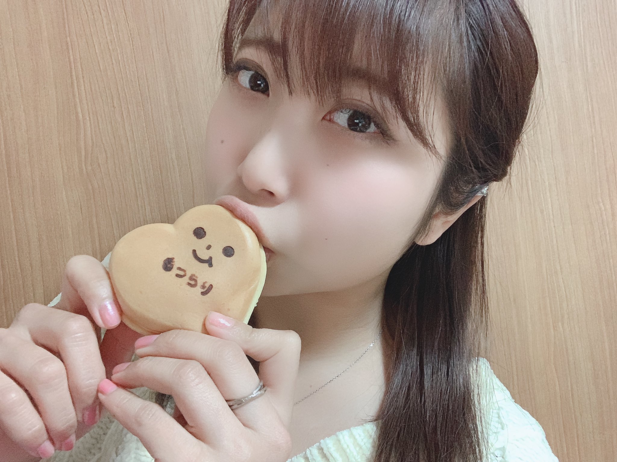 宗像茜衣 むなぞー トコろんのお姉さん お腹減りました もっちり庵 の店主にどうせ あざとい 写真なんて撮れないだろっと言われたので15分以上頑張ってみましたがゴールが見えませんでした 難しいわ これが私の精一杯でした
