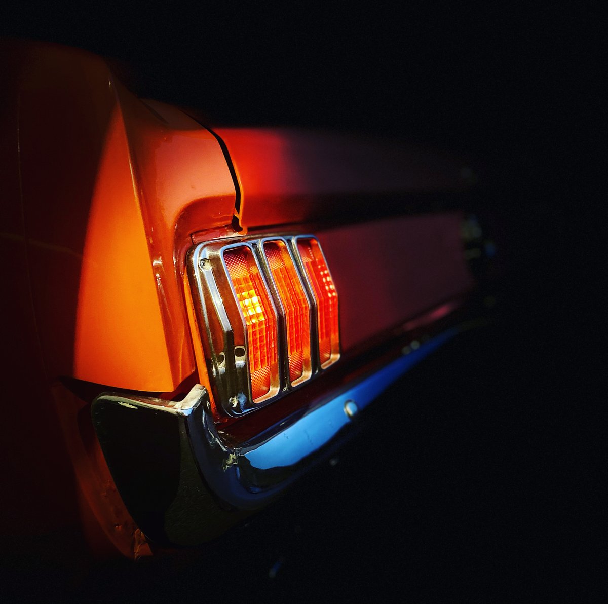 Martyn_SDS's tweet photo. A late night arrival for storage. The mighty Mustang lurking in our ‘Thunder Dome’ 

Visit our website to find out more:

https://t.co/Alvs5rNp7b

#southdownssecure #carstorage #nrgoodwood #ford #fordmustang #classicford #americammusclecars #v8 https://t.co/9gcdXT4vp4