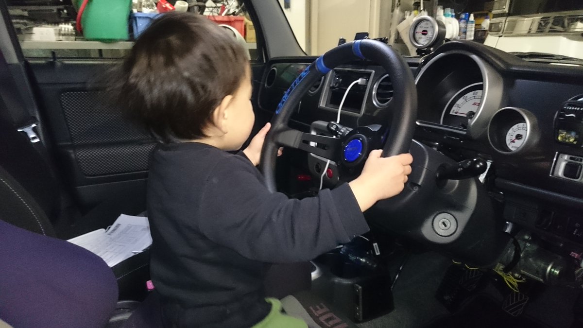blackboxm4's tweet photo. ぐずったからラパンとプレオに乗せてみたらご機嫌にw https://t.co/UCcUJc3SJ1