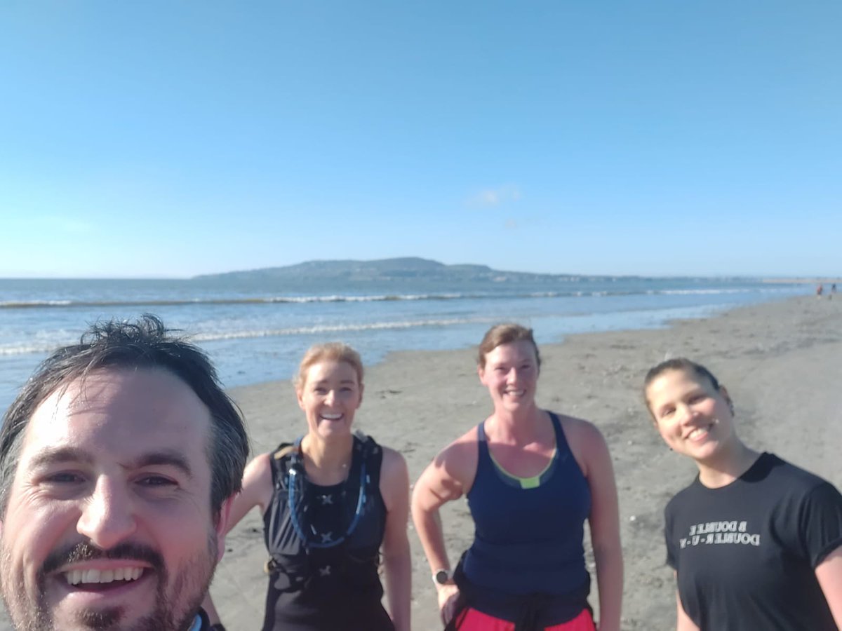 LisaK34454969's tweet photo. Perfect Sunday run on the beach ⛱️🏃‍♀️ #LoveWhereYouWalk and also #LoveWhereYouRun 😁 https://t.co/nKO28fDFeT