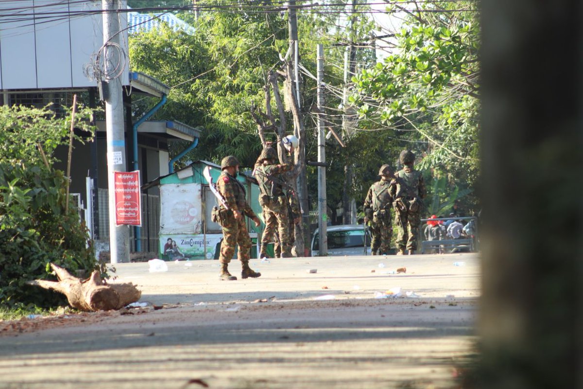 mrattkthu's tweet photo. HappeningNow: 77 Division is seen today leading the forces to disperse the strike in north Dagon Township, Yangon. #WhatsHappeningInMyanmar https://t.co/GNYRrj6Jv4