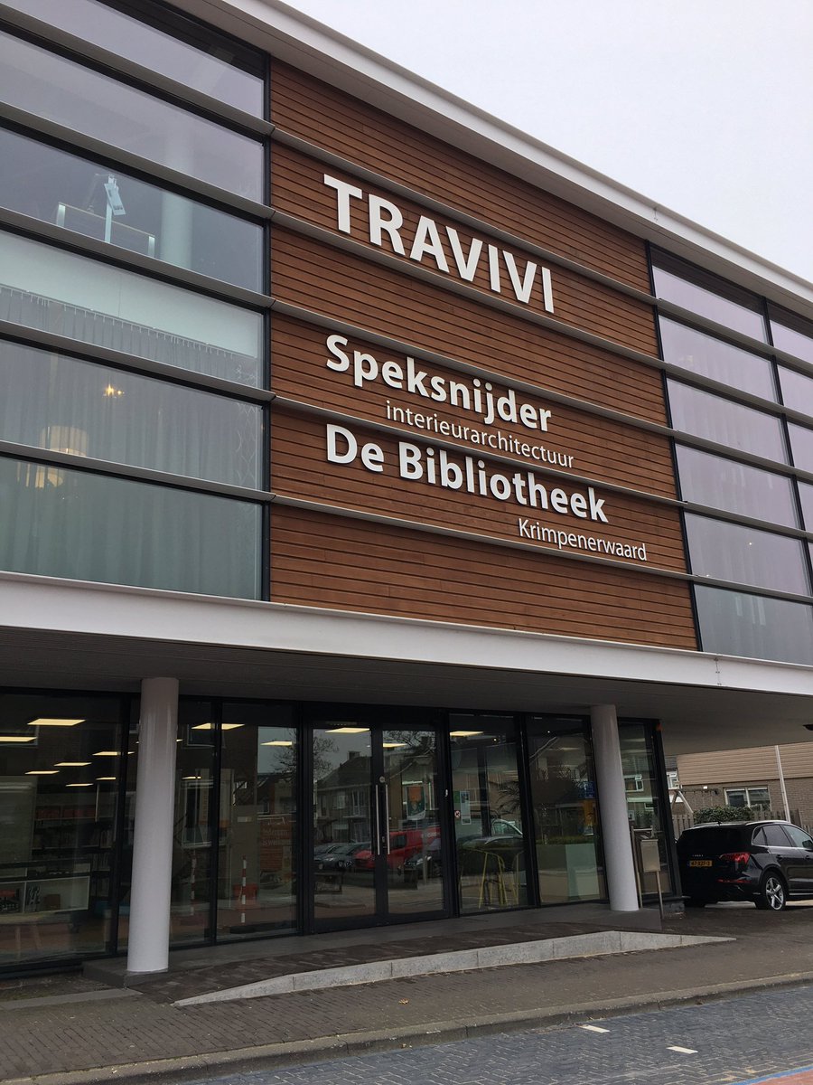 Wow! Wat heeft Bergambacht een mooie bieb gekregen! Het had een boekwinkel kunnen zijn met zoveel ramen :-) Binnenkort een leuk artikel over de bieb in Winkelhof magazine.