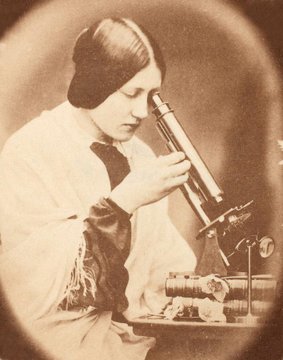 Thereza Dillwyn Llewelyn (1834 – 1926), #Welsh astronomer and pioneer in scientific photography who collaborated in the production of some of the earliest photographs of the moon in the mid-1850s #womensart #StDavidsDay