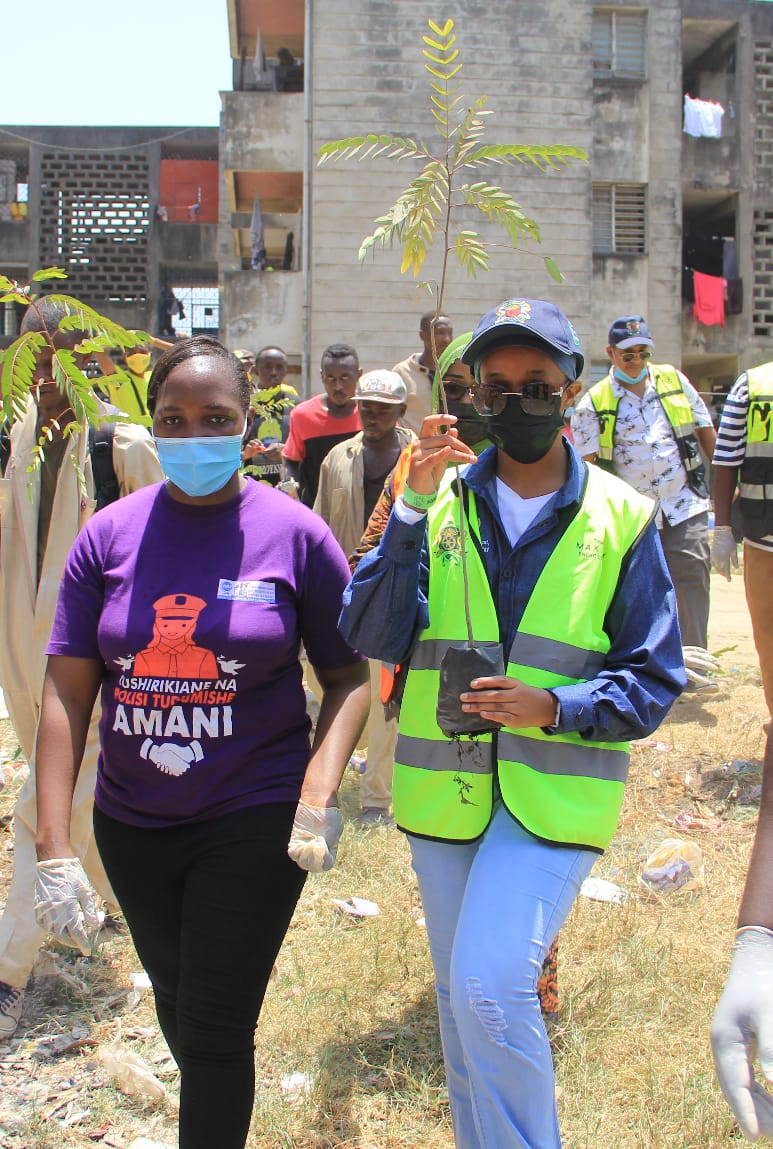 SubcountyAdmin's tweet photo. The Power of Unity!
Thanks to Each & Everyone who participated in one way or the other in the Mombasa Monthly Cleanup.
ASANTENI SANA👏👏💪
Let's do it again this month.
#MjiWetuWajibuWetu #MamboSafi #UsitupeTakaOvyo🚯🚮 #MsaMonthlyCleanup https://t.co/KwAofmClwM