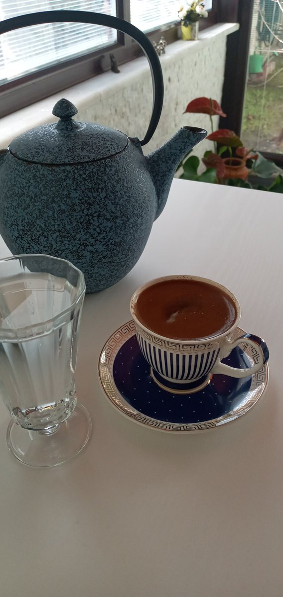 Ne olursa olsun bir kahve de
 buluşacağınız dostunuz olsun..❤🍫gününüz güzel olsun..😘🍬