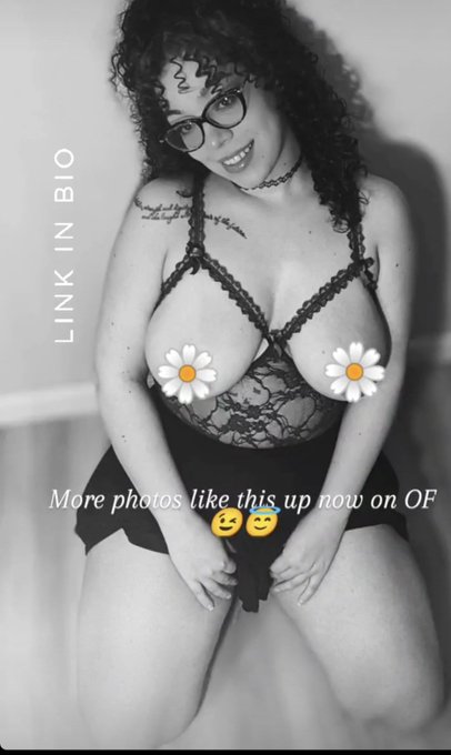 Happy Monday cuties! Hoping you all have a great start to your week. RT if you'd like to see more 🤭😜💋😘😜<a href="/tag/thick"class="tags"><span>#thick</span></a><a href="/tag/curvygirl"class="tags"><span>#curvygirl</span></a><a href="/tag/goofygirl"class="tags"><span>#goofygirl</span></a><a href="/tag/bigass"class="tags"><span>#bigass</span></a><a href="/tag/naturaltits"class="tags"><span>#naturaltits</span></a>