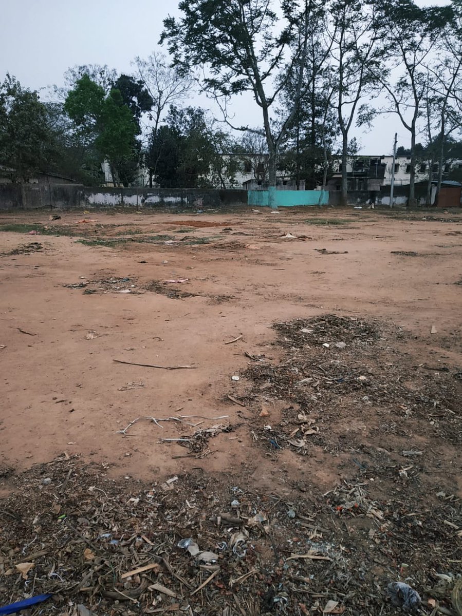 Cricketcapital's tweet photo. ଆମ୍ଭେ ସାମାଜିକ ଗଣମାଧ୍ୟମ ମାଧ୍ୟମ ରେ ସ୍ଥାନୀୟ ପ୍ରଶାସନ ଓ ଭୁବନେଶ୍ୱର ମହାନଗର ନିଗମ ଙ୍କ ଦୃଷ୍ଟି ଆକର୍ଷଣ କରିବାକୁ ଚାହୁଁଛୁ ଯେ, କରୋନ କଟକଣା କୁ ଦୃଷ୍ଟି ରେ ରଖି ଏକ ନମ୍ବର ହାଟ କୁ ଭୁବନେଶ୍ୱର ମହାନଗର ନିଗମ ଙ୍କ ନିର୍ଦ୍ଦେଶ ରେ ମଦର୍ଶ ସ୍କୁଲ ପରିସର ରେ ଥିବା ଏକ ଖେଳ ପଡିଆ କୁ ସ୍ଥାନାନ୍ତର କରାଯାଇଥିଲା, ପ୍ରାୟ ଦୀର୍ଘ ୮ ମାସ ଧରି https://t.co/gsKe0z4QrU