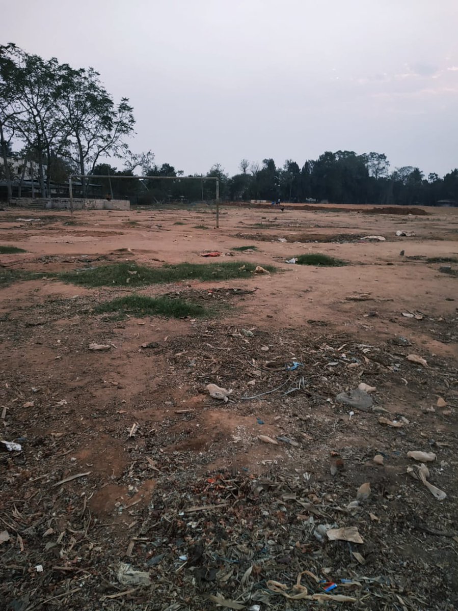 Cricketcapital's tweet photo. ଆମ୍ଭେ ସାମାଜିକ ଗଣମାଧ୍ୟମ ମାଧ୍ୟମ ରେ ସ୍ଥାନୀୟ ପ୍ରଶାସନ ଓ ଭୁବନେଶ୍ୱର ମହାନଗର ନିଗମ ଙ୍କ ଦୃଷ୍ଟି ଆକର୍ଷଣ କରିବାକୁ ଚାହୁଁଛୁ ଯେ, କରୋନ କଟକଣା କୁ ଦୃଷ୍ଟି ରେ ରଖି ଏକ ନମ୍ବର ହାଟ କୁ ଭୁବନେଶ୍ୱର ମହାନଗର ନିଗମ ଙ୍କ ନିର୍ଦ୍ଦେଶ ରେ ମଦର୍ଶ ସ୍କୁଲ ପରିସର ରେ ଥିବା ଏକ ଖେଳ ପଡିଆ କୁ ସ୍ଥାନାନ୍ତର କରାଯାଇଥିଲା, ପ୍ରାୟ ଦୀର୍ଘ ୮ ମାସ ଧରି https://t.co/gsKe0z4QrU