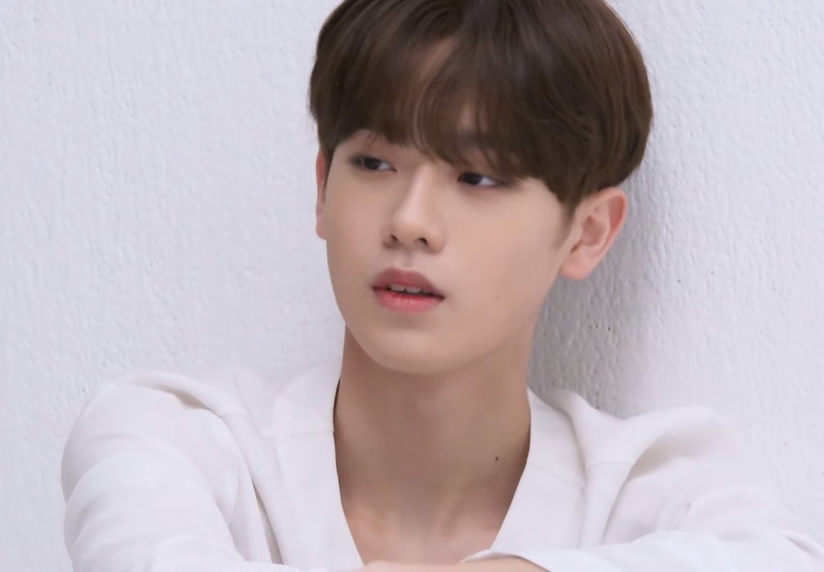 Cuteboy_Gold's tweet photo. 아니미쳤나 https://t.co/QBgEHL2dXx
