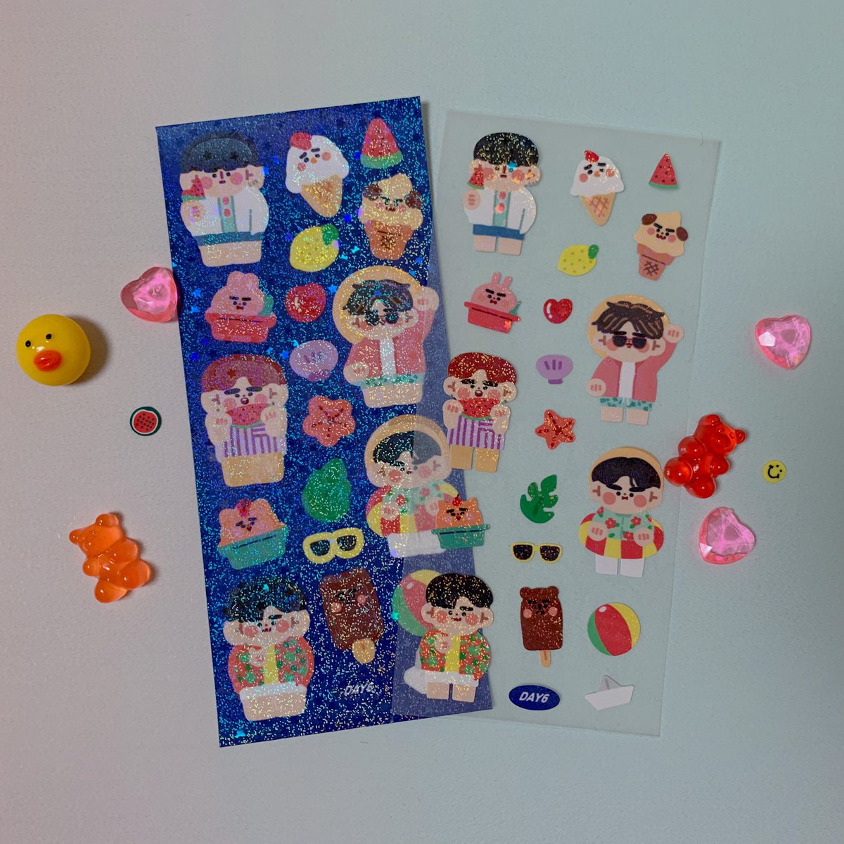 🗂 RGB.zip
해당 글 RT🔁 해주신 한 분께 지금까지 제작했던 굿즈  모음 보내드립니다! 저도 뭐뭐 있는지 기억 안 나는데 일단 사진에 있는 건 다 있음,,,◠‿◠ 
사유: 데이식스 완전체 컴백
국내 마이데이 한정, 당발은 티저 뜨는날