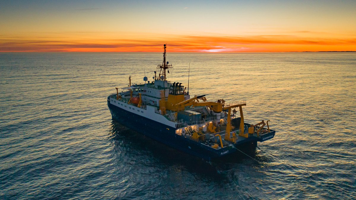 Das #Forschungsschiff "Planet" der #WTD71 ist das modernste in der #NATO.
Das #Schiff erprobte kürzlich zwei Winden im #Skagerrak vor der Norwegischen Südküste.
Technische Details zur "Planet" gibt es hier ➡️ bit.ly/2NG7WcN
<a href="/bundeswehrInfo/">Bundeswehr</a>