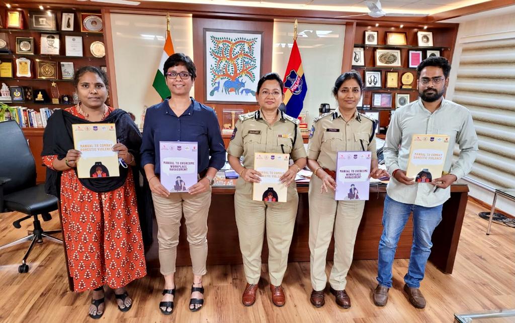 tg_womensafety's tweet photo. 1st day of #IWD2021 was celebrated with a lot of insightful discussions, followed by a people-friendly manual on combating Domestic Violence and Workplace Harassment, developed in collaboration with @lac_slsh @stc_india and @leadlifefoudna1 
@SwatiLakra_IPS @SumathiIPS https://t.co/hb4oI15gGV