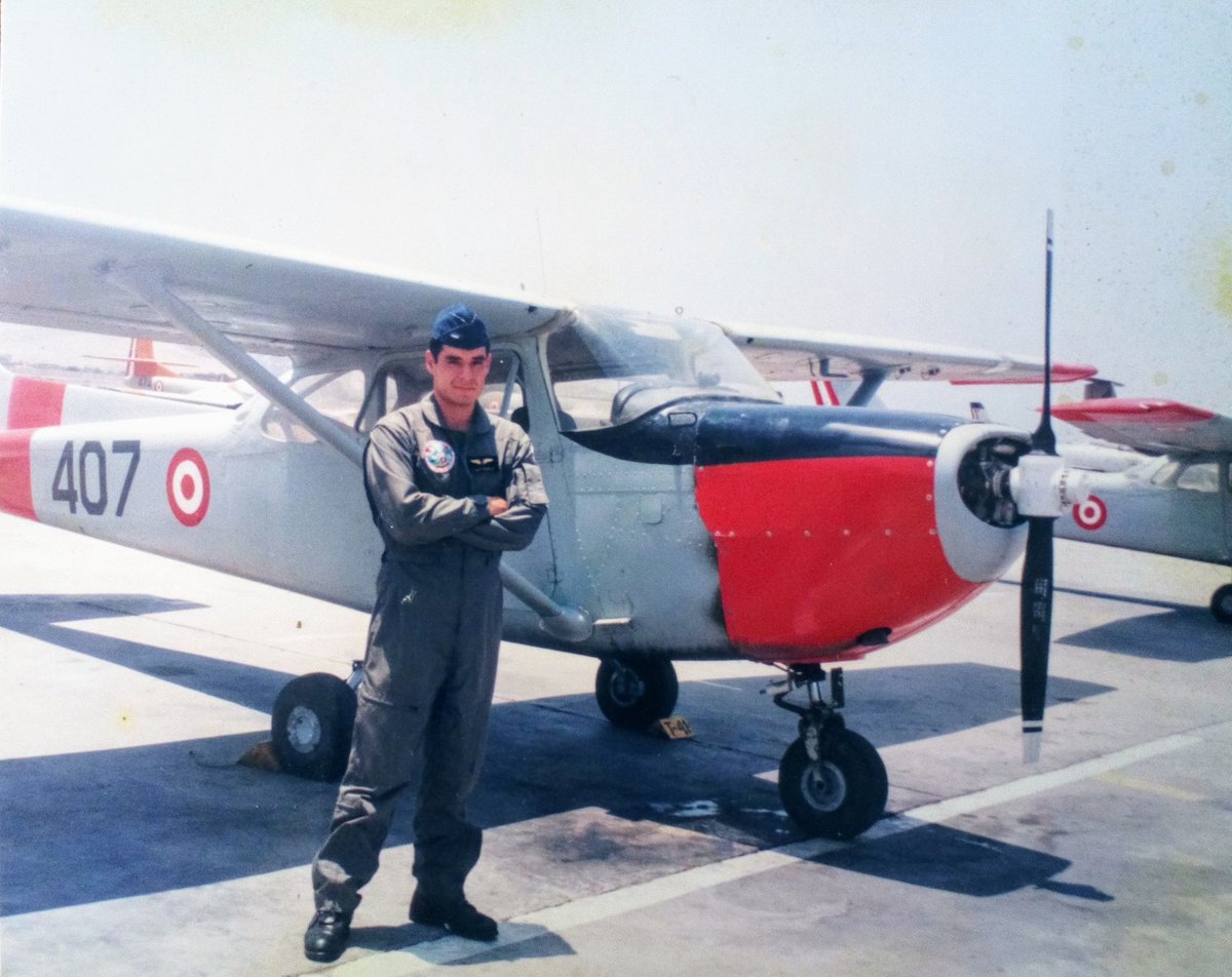 Hace 25 años del primer vuelo solo,esos momentos inolvidables que te dan esta profesión, amigos que se fueron y juramentos que nunca se olvidarán, volando con la emoción de este primer vuelo y la experiencia del último hasta que el gran Hacedor me lo permita. Alas y buen viento