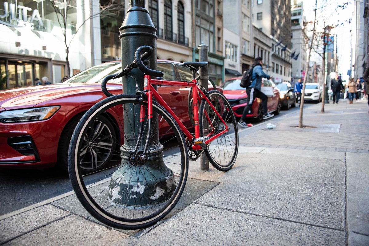 FujiBikes's tweet photo. The Fuji Feather is a longstanding favorite for city riders far and wide. Do you have one? 

#fixie #fixiegram #fixiebike #fixielife #fixiefamous https://t.co/HDO1AqWC7d
