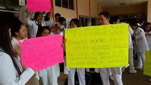 ectorjaime's tweet photo. @Tu_IMSS @Tu_IMSSGto @ISSSTE_mx @SSalud_mx
#VacunarAMédicosInternosyPasantes
¿Cuál será la razón que no están enlistando para recibir la vacuna COVID-19 en los hospitales y servicios de salud a los médicos internos y pasantes? @UNAM_MX
#OtroError !Exigimos se vacunen ya! https://t.co/8TppADD1nh