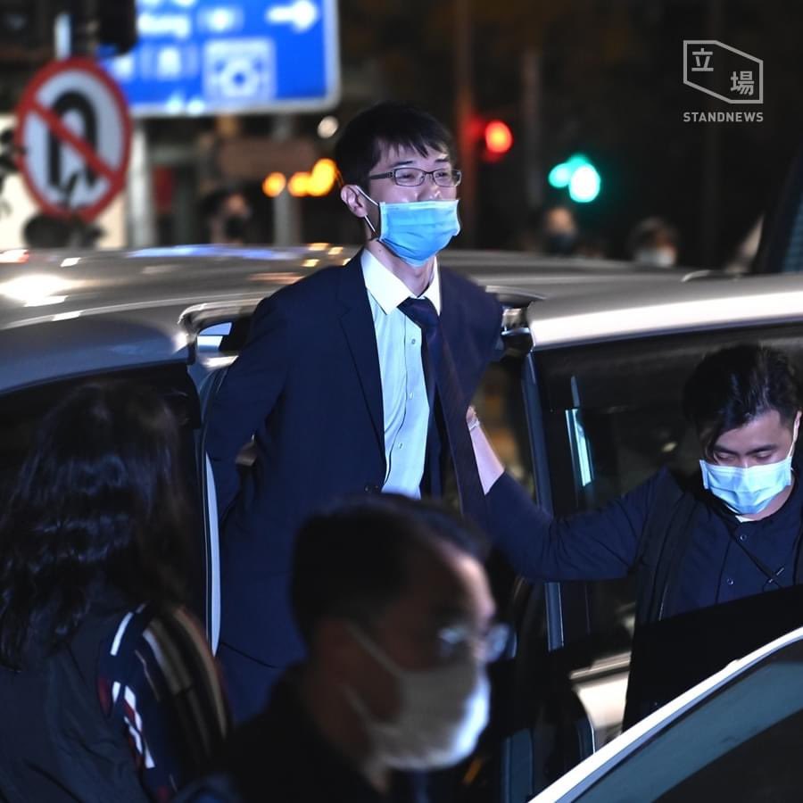 finnlau_cd's tweet photo. BREAKING:
47 #HongKong politicians and/or activists have been prosecuted under National Security Law on 28 Feb.

Worse still, the lawyer who represents 9 out of 47 arrestees are arrested outside the court tonight. The police refused to comment on the arrest.

Source: Stand News https://t.co/1I43uvTsWn