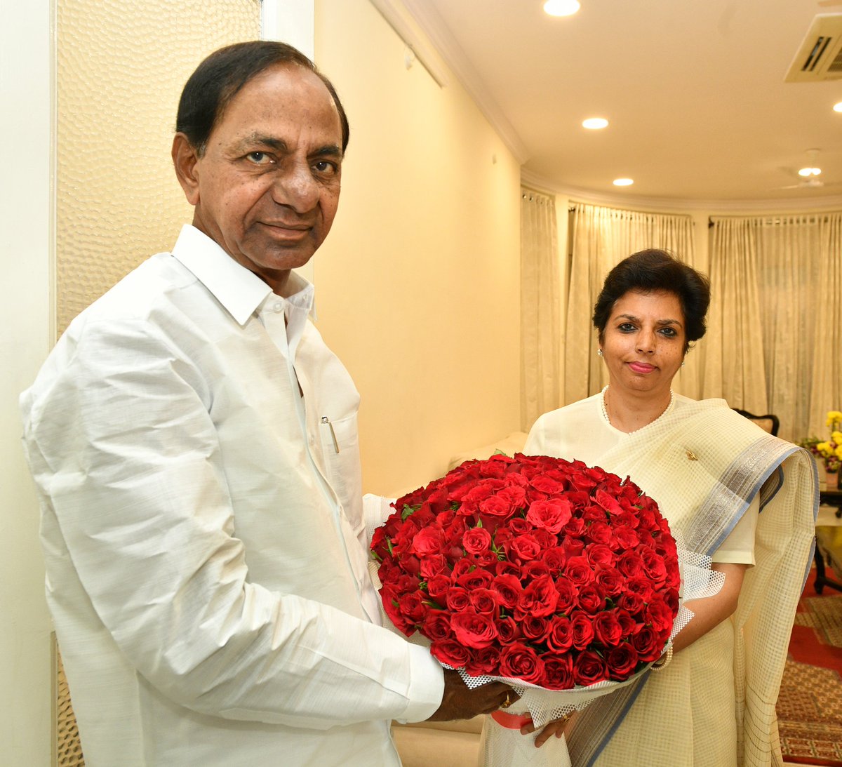 TelanganaCMO's tweet image. Chief Minister Sri K. Chandrashekar Rao paid a courtesy call on Hon&apos;ble Chief Justice Kumari Hima Kohli today.