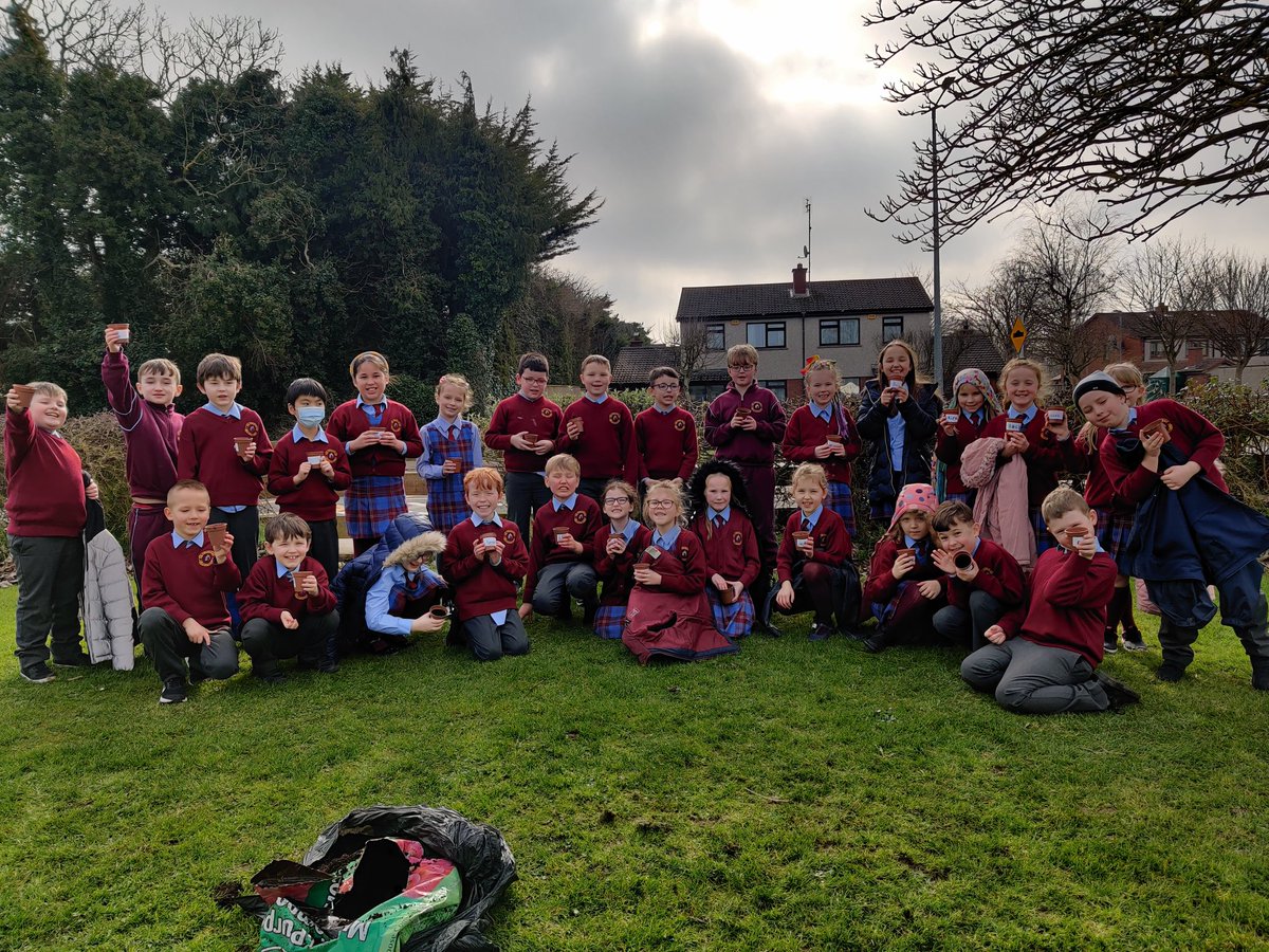 StCronansRoom1a's tweet photo. We're back and I don't think there's anywhere we would rather have been today!! We spent the day catching up, playing games and we even took advantage of the good weather and planted some sunflower seeds outside. https://t.co/zvOBNx4kmR