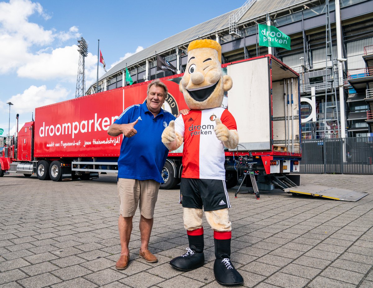De Gouden #SponsorRing in de categorie Sport gaat naar <a href="/DroomParken_nws/">EuroParcs vakantieparken</a> en <a href="/Feyenoord/">Feyenoord Rotterdam</a>. Zilver naar <a href="/PSV/">PSV</a> en <a href="/Brainport_ehv/">BRAINPORT EHV</a> . Brons is er voor zowel <a href="/wandel_nl/">Wandel.nl</a>, <a href="/unive/">Univé</a> en de #AlternatieveVierdaagse en voor <a href="/NNRunningDay/">NN Running Day</a> en <a href="/NN_Group/">NN Group</a> en Golazo. <a href="/SponsorRingen/">SponsorRingen</a> .