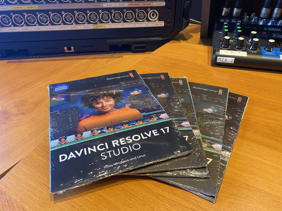 SonirisSystem's tweet image. Profitez toujours de l'offre limitée @Blackmagic_News  🎁 :  Pour (1) logiciel DaVinci Resolve Studio 17 commandé (1) DaVinci Resolve Speed Editor d'offert !

C'est par ici : bit.ly/3uGYztS

#Davinci #BlackMagic