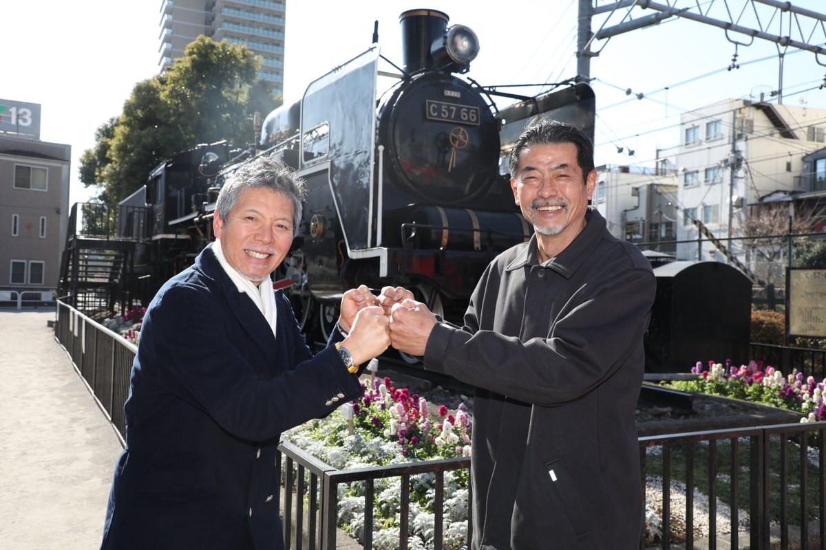 ベースボールマガジン 野球以外のお仕事の元プロ野球 選手 をパンチ佐藤さんが訪ねる好評連載 パンチ佐藤の漢の背中 は今号で50回目を迎えました 今号のゲストは 鉄道文化人 の屋鋪要さん 元大洋ほか です 元スーパーカーは なぜ蒸気機関 車に魅せ