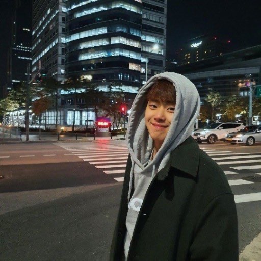 어느덧 차가운 겨울이 지나 예쁜 벚꽃이 만개하는 3월이네

공주를 생각하는 시간은 매번 빠르게 지나가기 마련인데 2월달은 특히 시간이 더디게 흐르고 그 오떤 겨울보다도 차가운 날들이였던 것 같아

그러니 부디 3월에는 공주에게 따스한 봄날처럼 예쁜 날들만 펼쳐지기를 기도할게
사랑해, 병규야