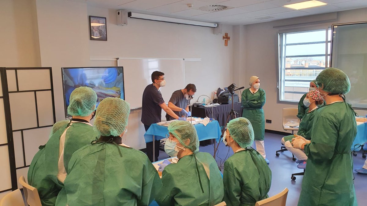 Así se aprende cirugía podológica en La Salle. 
#podología