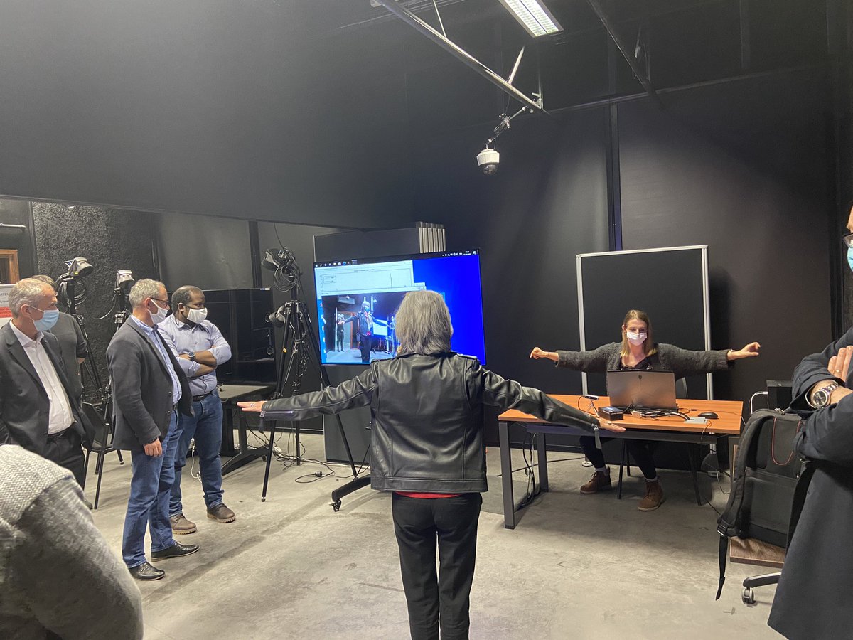 CNRS_HdF's tweet image. Rencontre avec les chercheur•euse•s et ingénieur•e•s de la @FR_SCV (des unités #SCALab @IRHiS_ULille et #CRIStAL), et démonstrations des projets de recherche devant @antoine_petit_