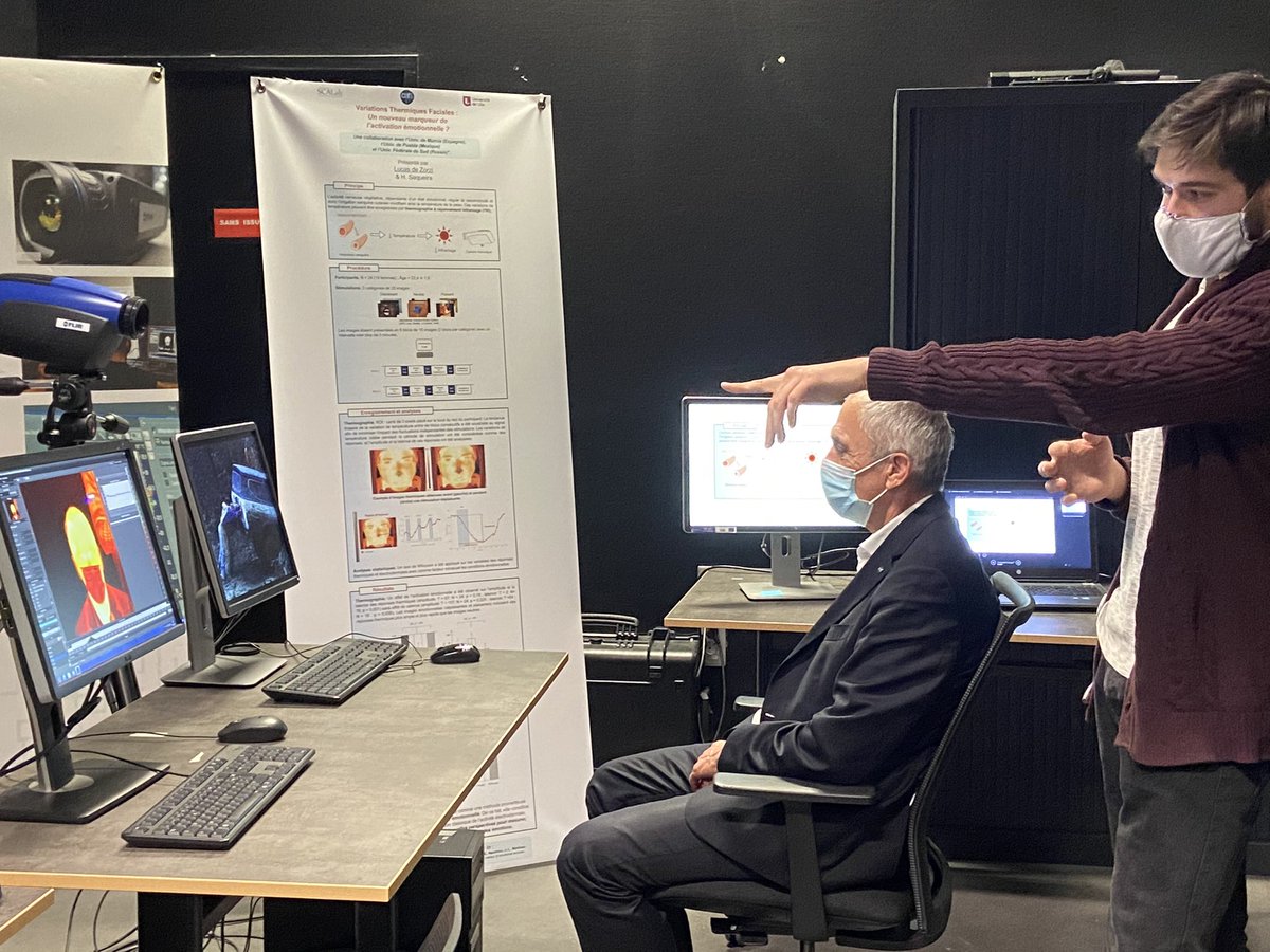 CNRS_HdF's tweet image. Rencontre avec les chercheur•euse•s et ingénieur•e•s de la @FR_SCV (des unités #SCALab @IRHiS_ULille et #CRIStAL), et démonstrations des projets de recherche devant @antoine_petit_
