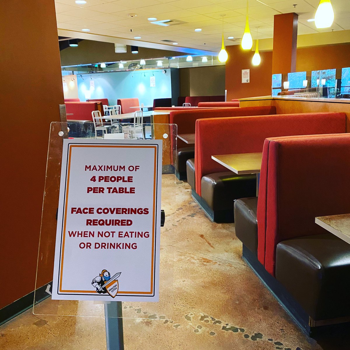 pludining's tweet image. You can eat inside again!! Please wear masks when not eating and keep 4 or less people at a table!