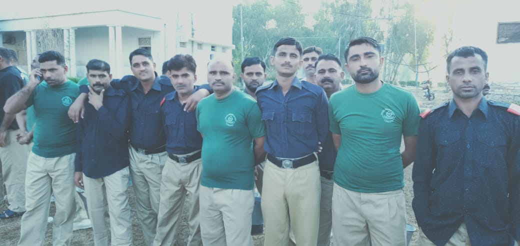 Shafiqu87600252's tweet photo. سنڌ پولیس جي قربانین جو احترام ڪریو سنڌ پولیس کي اپگریڊ ڪیو  #upgradesindhpolice https://t.co/AJcMk4w8Cb